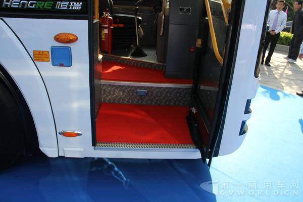恒瑞系列城市客車CKZ6116HNA5 (2).jpg