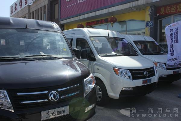 現(xiàn)場(chǎng)展車2.jpg