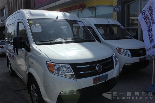 現(xiàn)場(chǎng)展車1_副本.jpg