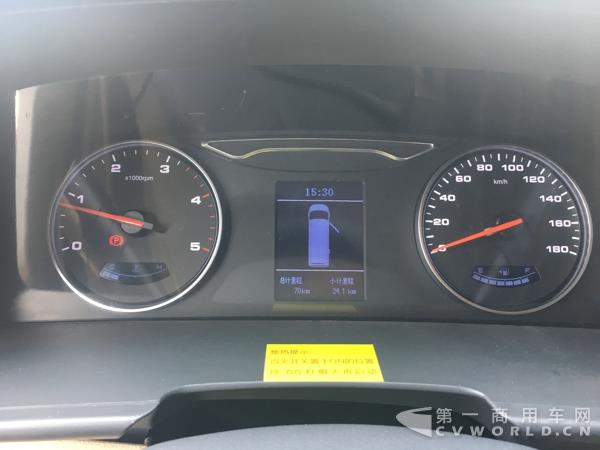 二代江淮星銳6系長(zhǎng)軸車型，17座，搭載江淮2.7CTl 國(guó)五柴油發(fā)動(dòng)機(jī)3.jpg