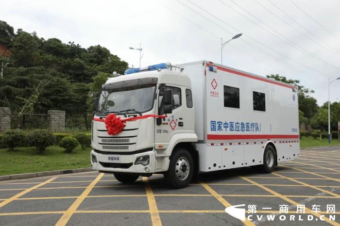 中車“醫(yī)療天團(tuán)”批量交付海南中醫(yī)院2.jpg