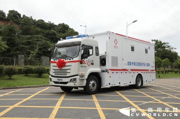 中車“醫(yī)療天團(tuán)”批量交付海南中醫(yī)院3.jpg