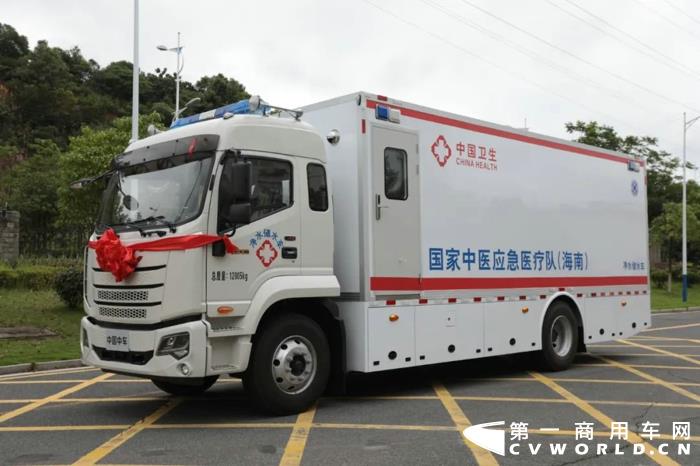 中車“醫(yī)療天團(tuán)”批量交付海南中醫(yī)院5.jpg