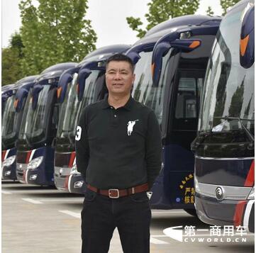 旅游大巴供不應(yīng)求，云南成暑期游“頂流”3.jpg