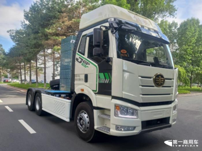 360批J6P純電動(dòng)牽引車(chē).jpg