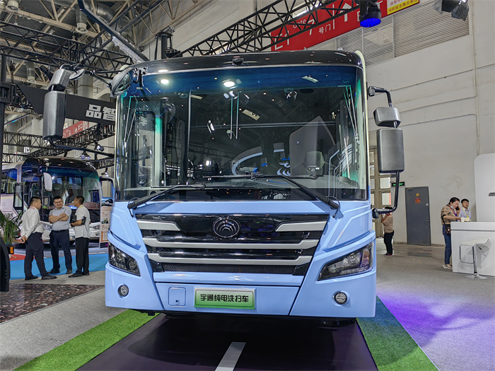 W18純電動低入口洗掃車11.jpg