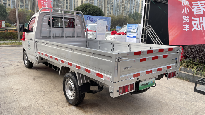 適合年輕人創(chuàng)業(yè)的第一臺電動小貨車，開瑞小象青春版怎么樣？8.png