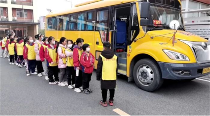 夏鵬程校車754.jpg