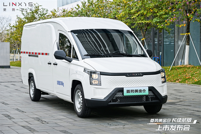 【第一商用車網(wǎng) 原創(chuàng)】近日，又一款新能源大中面物流車——實跑續(xù)航超300公里的菱勢黃金倉長續(xù)航版上市了。