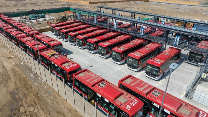 目前已有200臺中通新能源車輛服務(wù)在智利的各個城市.jpg