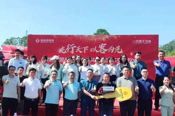 50輛！東風(fēng)天錦KR交付，開啟物流新程5.jpg