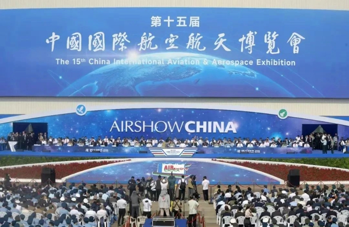 北奔重汽多型裝備底盤亮相第十五屆中國國際航空航天博覽會.jpg