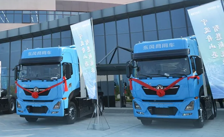 東風(fēng)天龍KL氫燃料港口牽引車.png