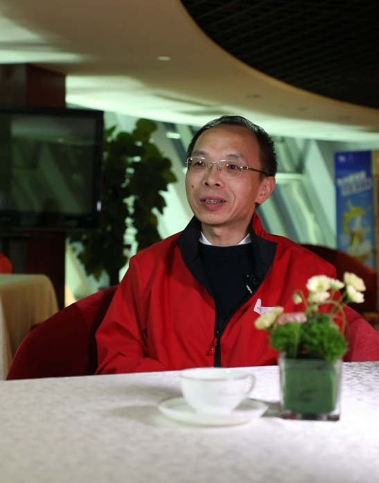 【第一商用車網(wǎng) 原創(chuàng)】3月1日，東風(fēng)商用車旗下龍擎動力重磅發(fā)布了3.0高效智慧動力鏈，令人矚目的是，該動力鏈最高熱效率達(dá)到中汽研權(quán)威認(rèn)證的51.08%，行業(yè)領(lǐng)先?；顒蝇F(xiàn)場，搭載龍擎3.0動力鏈的東風(fēng)天龍KX新嶸耀同步發(fā)布，標(biāo)志著東風(fēng)商用車開啟全場景時代的新篇章。