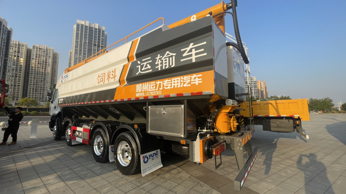 乘龍H5散裝飼料運輸車為何能成行業(yè)銷冠？2.png