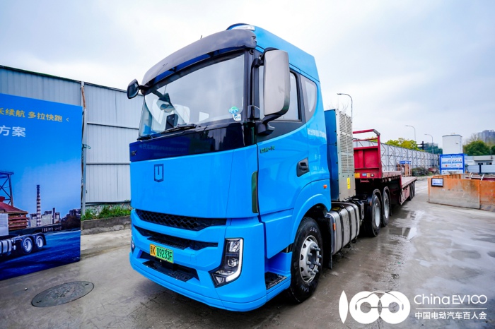 遠(yuǎn)程醇?xì)潆妱?dòng)牽引車(chē).JPG