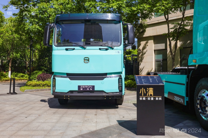 零一小滿純電牽引車.jpg
