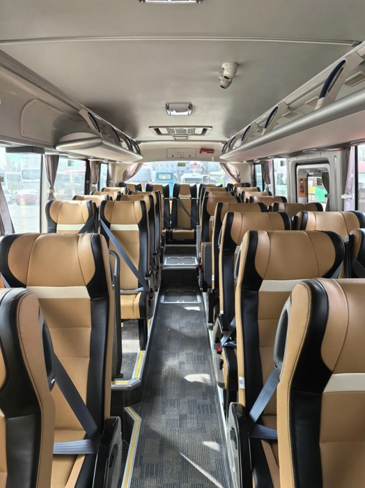 福田歐輝品智客車(chē)批量交付大連解放客運(yùn)5.jpg