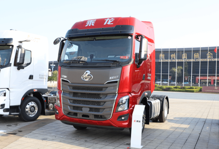 乘龍H7 4×2港口牽引車(chē)2.png