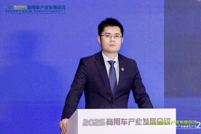 黃智.png