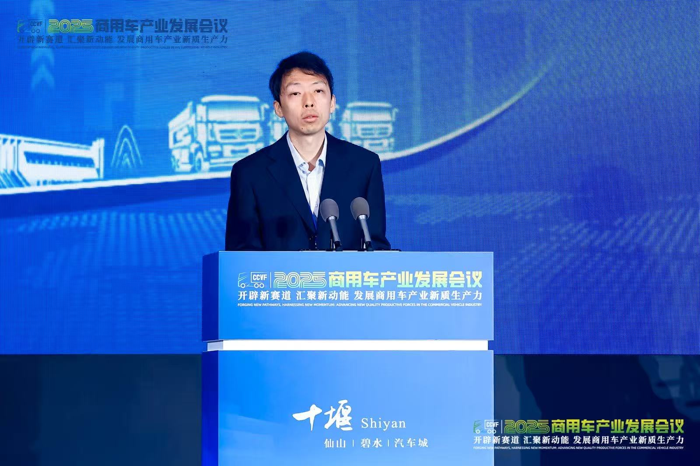 張嵩：商用車出口跨境金融與風(fēng)險管理.png