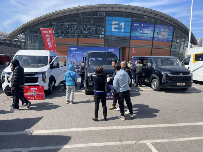 中國重汽輕型汽車強勢登陸三大房車展，演繹移動生活新風尚2.png