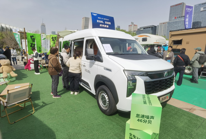 中國重汽輕型汽車強勢登陸三大房車展，演繹移動生活新風尚5.png