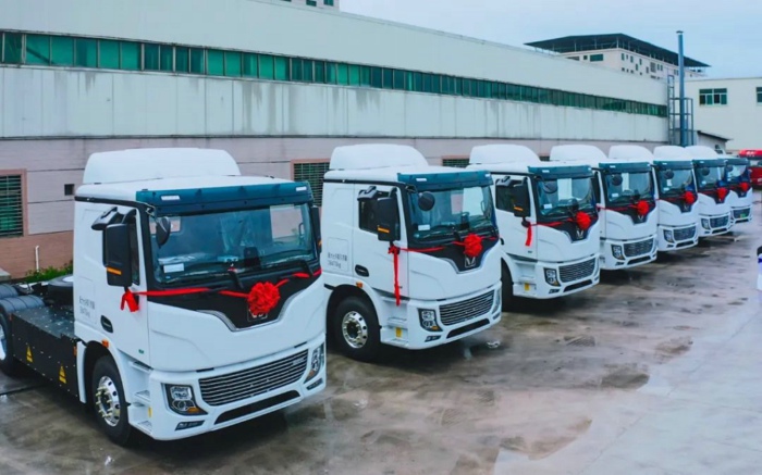 徐工底置充電牽引車(chē).jpg