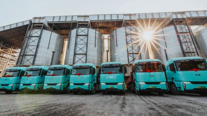 零一驚蟄純電牽引車(chē)4.jpg