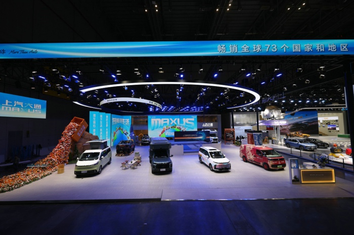 5-【上汽大通展臺(tái)全車型陣容】.jpg