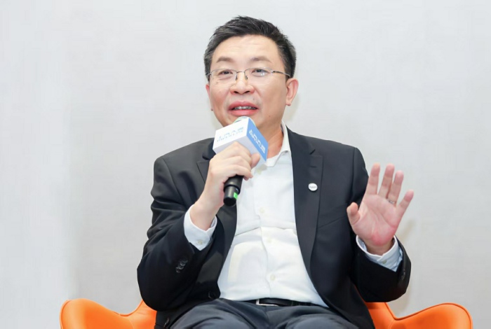 上汽商用車執(zhí)管會(huì)主席、上汽大通總經(jīng)理?xiàng)顟丫?jpg