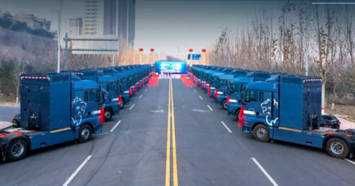 重汽燃料電池牽引車.png