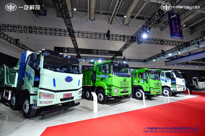 解放新能源自卸車(chē).JPG