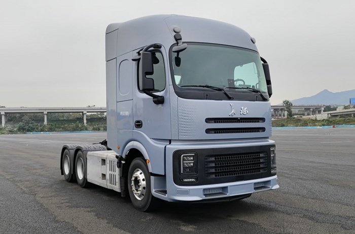 長(zhǎng)征混動(dòng)牽引車(chē).jpg