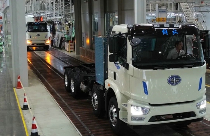 一汽解放四川分公司2025年第10000輛整車下線！2.jpg