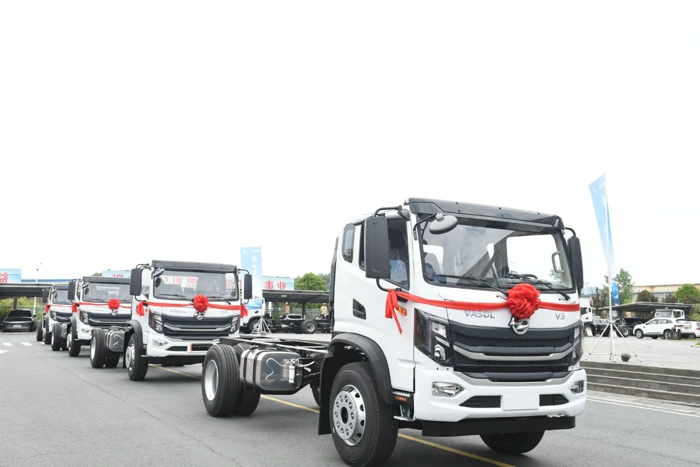 東風(fēng)華神首批環(huán)衛(wèi)車出口美洲6.jpg