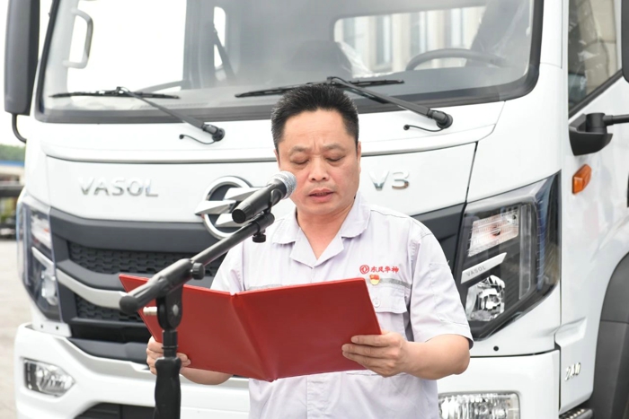 東風(fēng)華神首批環(huán)衛(wèi)車出口美洲8.jpg