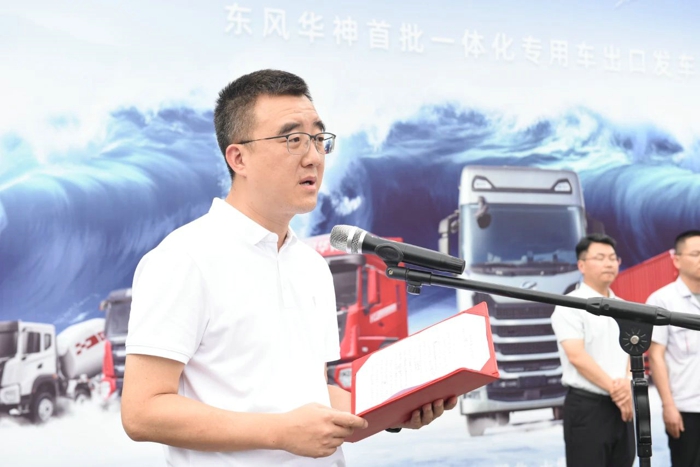 東風(fēng)華神首批環(huán)衛(wèi)車出口美洲9.jpg