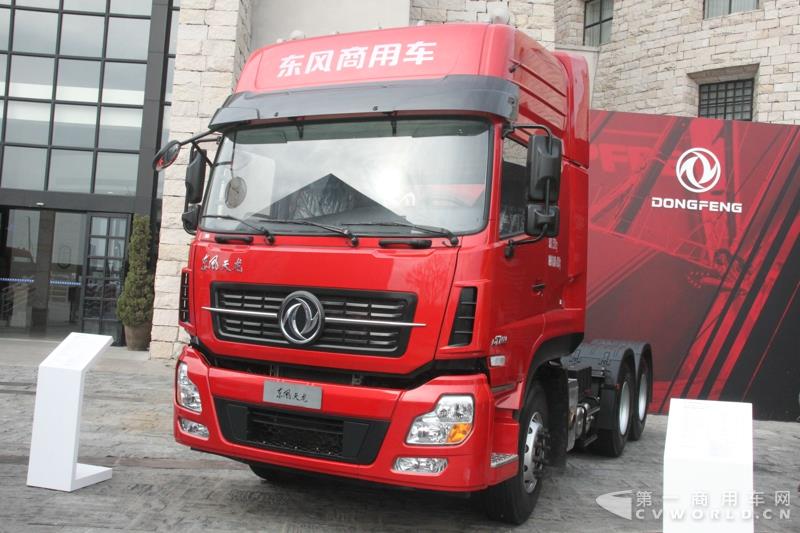 東風天龍6X4牽引車