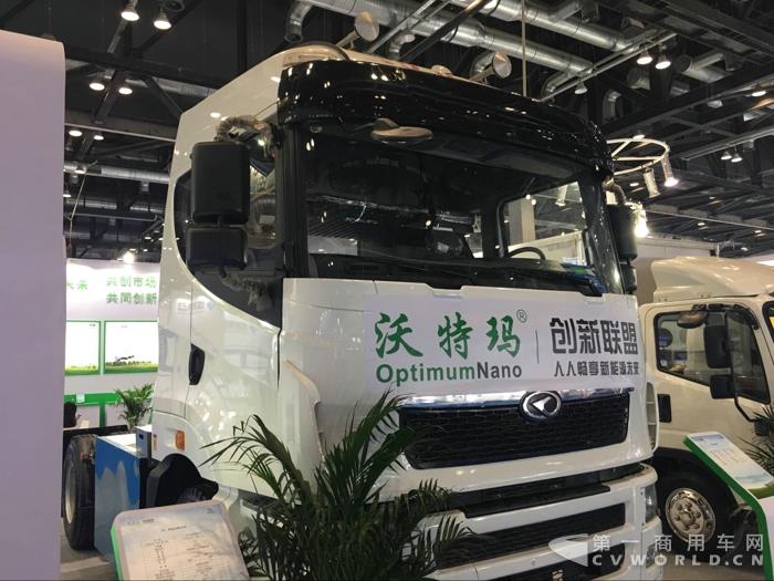 搭載沃特瑪動(dòng)力系統(tǒng)的華菱純電動(dòng)碼頭牽引車