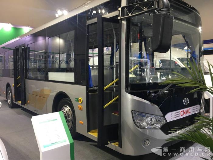 襄陽九洲帶來的純電動(dòng)公交車