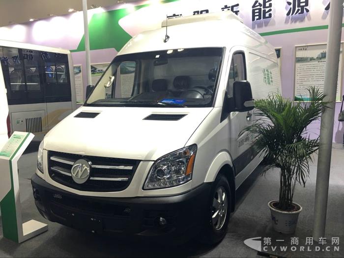 襄陽九洲帶來的純電動(dòng)冷藏車
