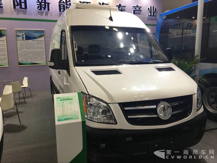 襄陽九洲帶來的純電動(dòng)冷鏈車