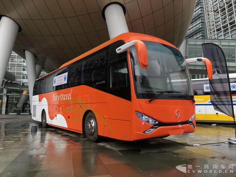 申龍SLK6116HKB歐六柴油客車，全部采用奔馳底盤(pán)