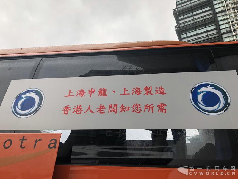 申龍SLK6116HKB歐六柴油客車，全部采用奔馳底盤(pán)