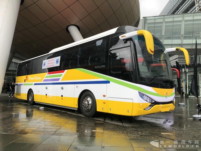 申龍SLK6116HKB歐六柴油客車，全部采用奔馳底盤(pán)