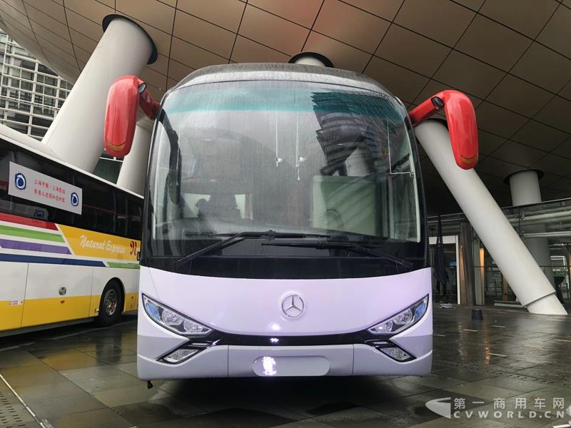 申龍SLK6116HKB歐六柴油客車，全部采用奔馳底盤(pán)