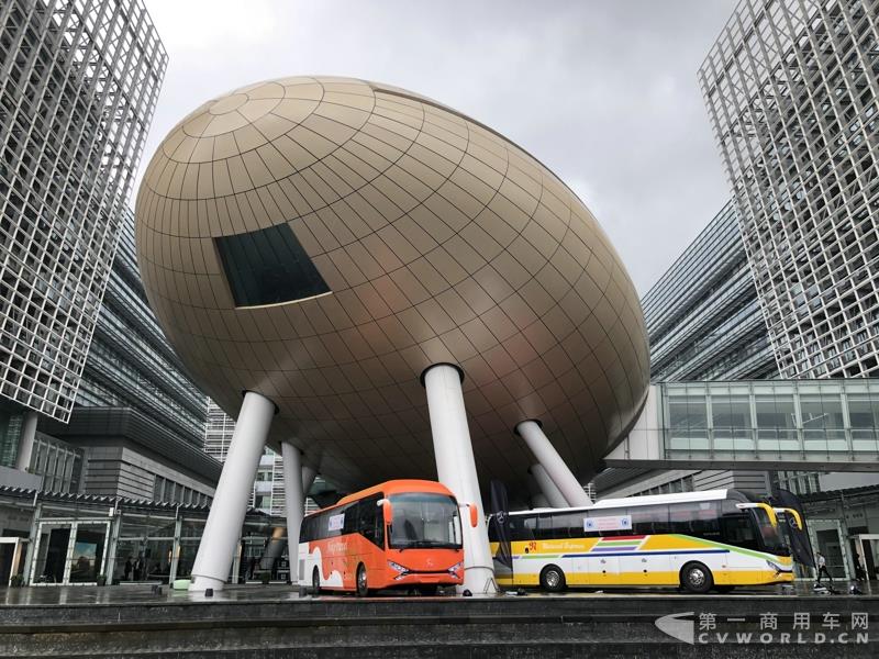 申龍SLK6116HKB歐六柴油客車，全部采用奔馳底盤(pán)