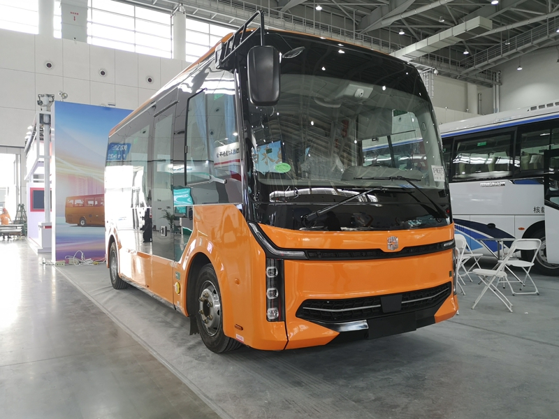 中通客車同樣展出兩款純電動客車，其型號分別是世騰純電動客車、睿通V60客運(yùn)版。圖為中通睿通V60客運(yùn)版